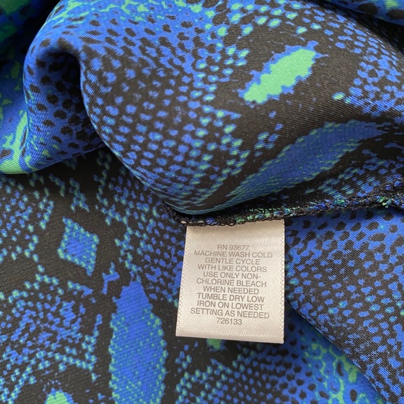 Liz Claiborne | Python button front blouse - Picture 4 of 5